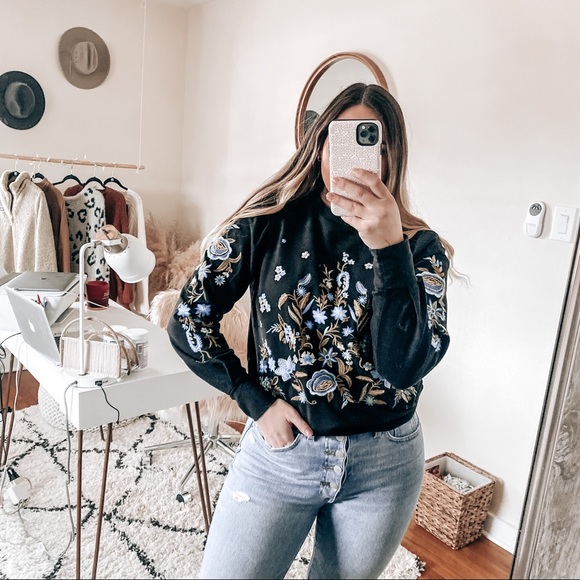 Anthropologie Tops - Anthropologie drew floral embroidered sweater